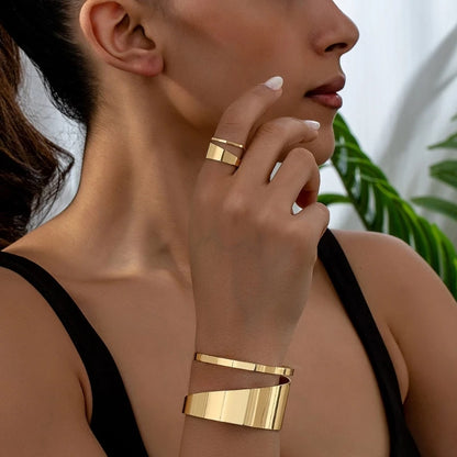 Elegant Gold Jewelry Set Unique Women's Gold Jewelry Set with Hollow Circular Rings and Bangles for Gatherings P9YF